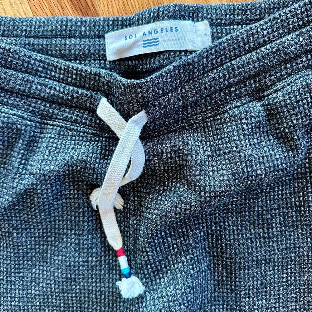 Sol Angeles Women’s Grey Thermal Waffle Knit Joggers, size S - Picture 3 of 4